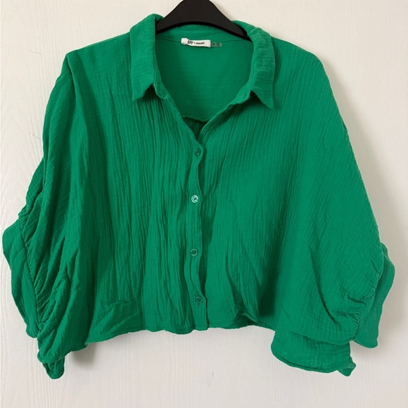 Day + Moon Tops - Cropped Green Button-Up Women's Top